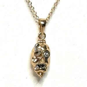 💀💀Gold Skull Pendant Necklace w/ Hidden Compartment 💀💀